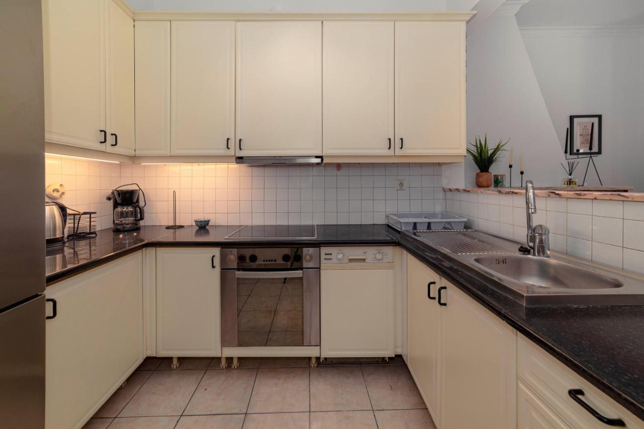 Spacious 2Bd Apartment Next To Athens Archeological Museum Exterior photo